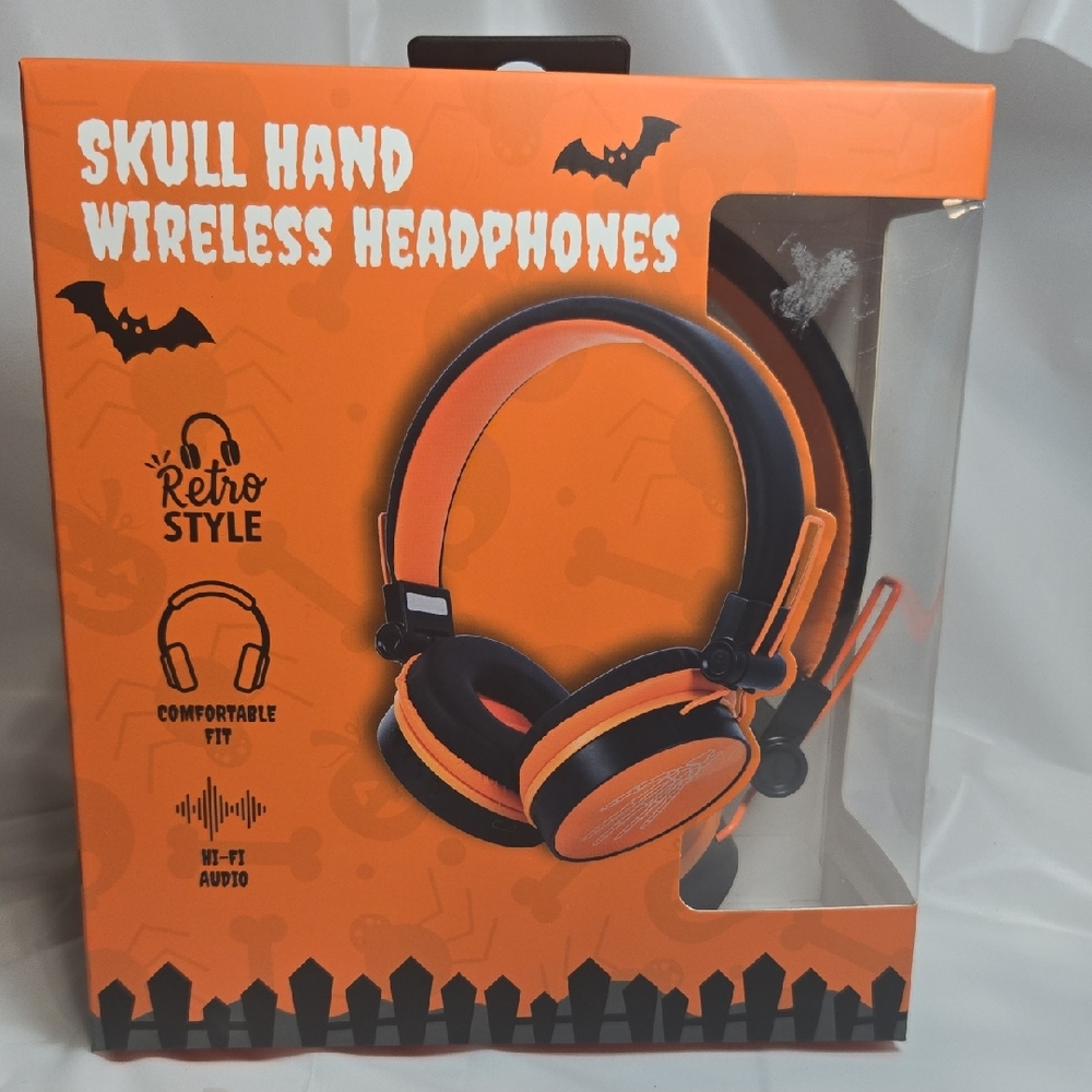 Retro Style Wireless Headphones - Orange and Black